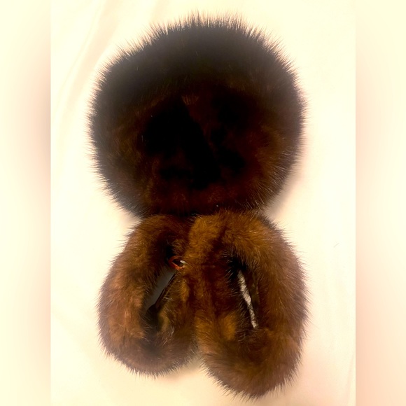 Fur  Mink Hat & Cuff Muffins - Picture 6 of 7